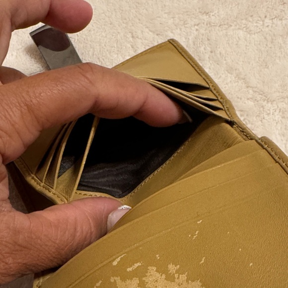 Gucci Tan Leather Wallet with Silver Clasp - Picture 13 of 16